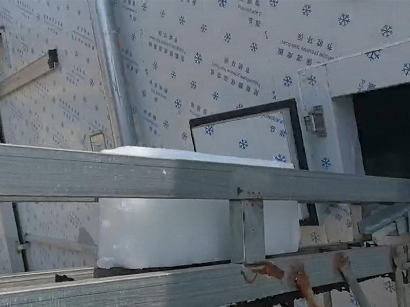 Efficient Ice Block Transfer: Seamless Integration of Block Ice Machines and Cold Storage