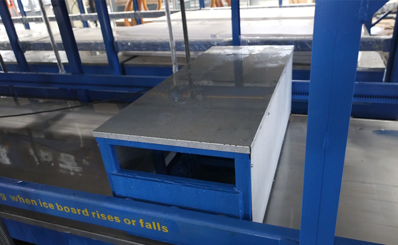 Ice Pushing Device