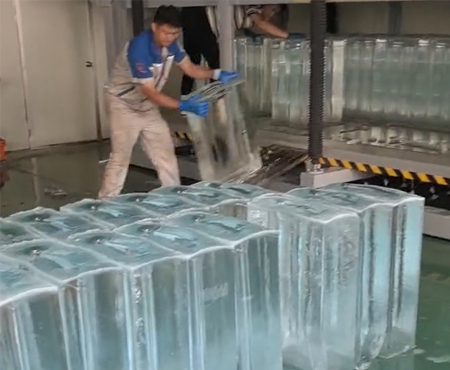 How BAOCHARM Transparent Block Ice Making Machine Elevates High-End Applications